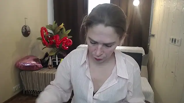 Snapshot of TessaDaybreak chatting on February 20, 2025, 10:16 am TessaDaybreak online show from February 20, 2025, 10:16 am