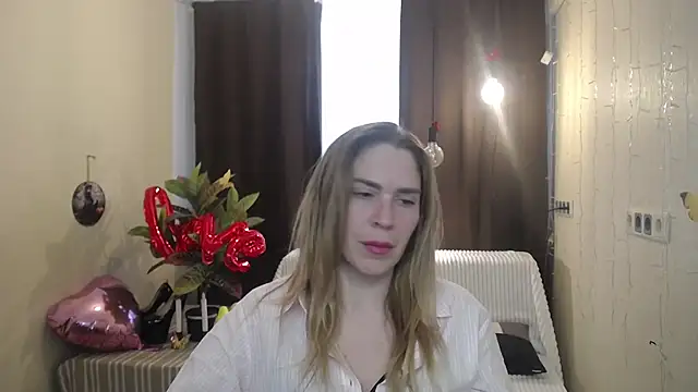 Snapshot of TessaDaybreak chatting on February 21, 2025, 10:39 am TessaDaybreak online show from February 21, 2025, 10:39 am