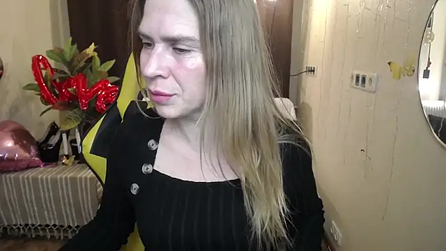 Snapshot of TessaDaybreak chatting on February 22, 2025, 4:40 pm TessaDaybreak online show from February 22, 2025, 4:40 pm