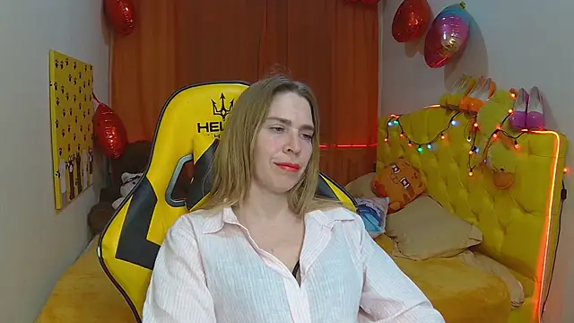 Snapshot of TessaDaybreak chatting on March 7, 2025, 1:40 pm TessaDaybreak online show from March 7, 2025, 1:40 pm