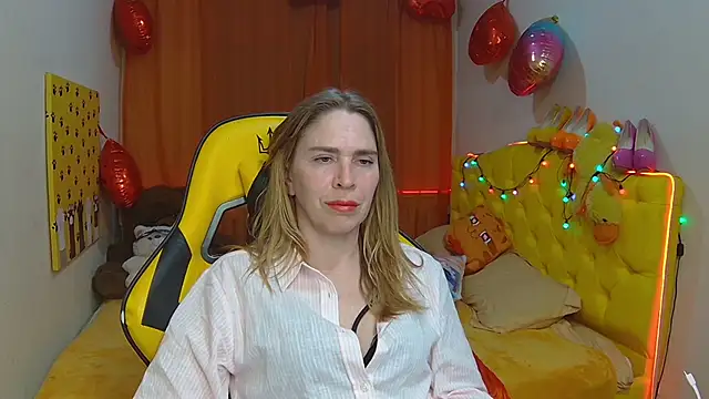 Snapshot of TessaDaybreak chatting on March 7, 2025, 4:44 pm TessaDaybreak online show from March 7, 2025, 4:44 pm