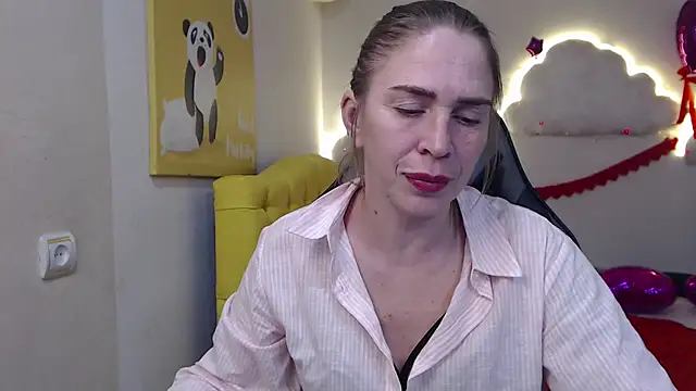 Snapshot of TessaDaybreak chatting on March 15, 2025, 1:51 pm TessaDaybreak online show from March 15, 2025, 1:51 pm