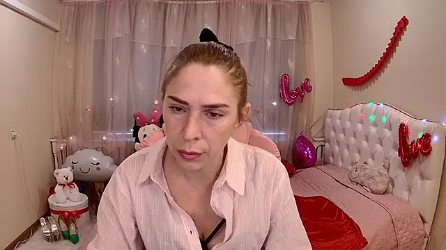 Snapshot of TessaDaybreak chatting on March 19, 2025, 7:29 am TessaDaybreak online show from March 19, 2025, 7:29 am