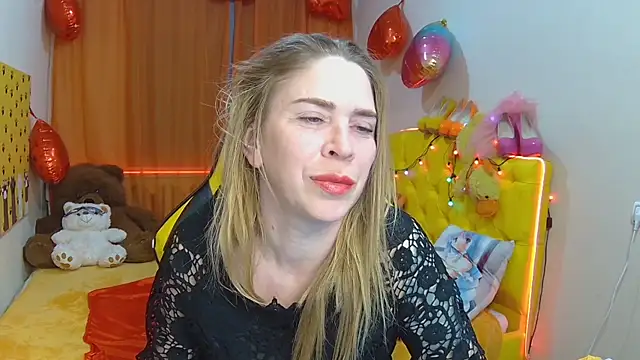 Snapshot of TessaDaybreak chatting on March 22, 2025, 1:30 pm TessaDaybreak online show from March 22, 2025, 1:30 pm