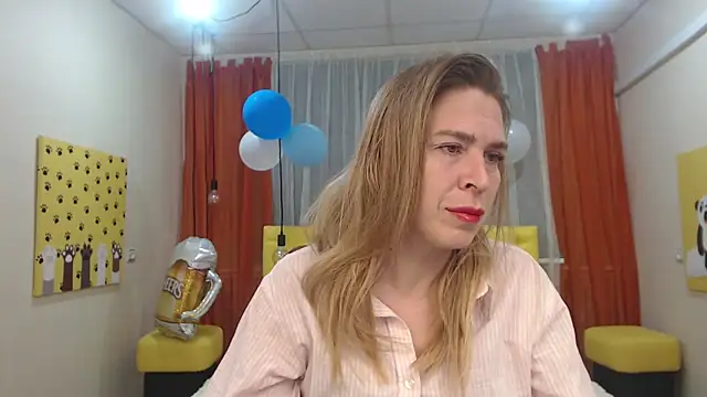 Snapshot of TessaDaybreak chatting on September 18, 2025, 6:37 am TessaDaybreak online show from September 18, 2025, 6:37 am