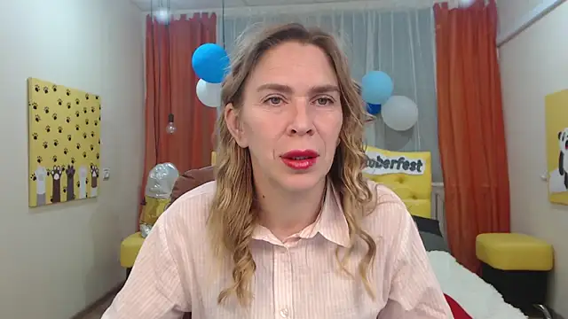 Snapshot of TessaDaybreak chatting on October 1, 2025, 6:30 am TessaDaybreak online show from October 1, 2025, 6:30 am