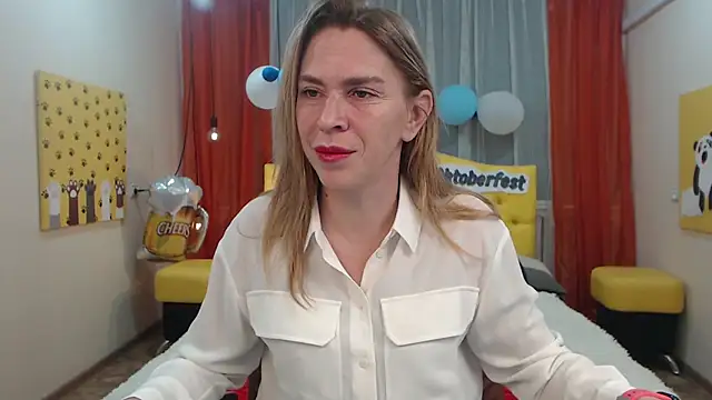 Snapshot of TessaDaybreak chatting on October 9, 2025, 7:28 am TessaDaybreak online show from October 9, 2025, 7:28 am