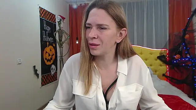 Snapshot of TessaDaybreak chatting on November 1, 2025, 8:49 am TessaDaybreak online show from November 1, 2025, 8:49 am