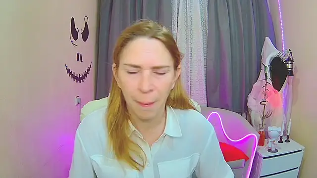 Snapshot of TessaDaybreak chatting on November 3, 2025, 7:20 am TessaDaybreak online show from November 3, 2025, 7:20 am