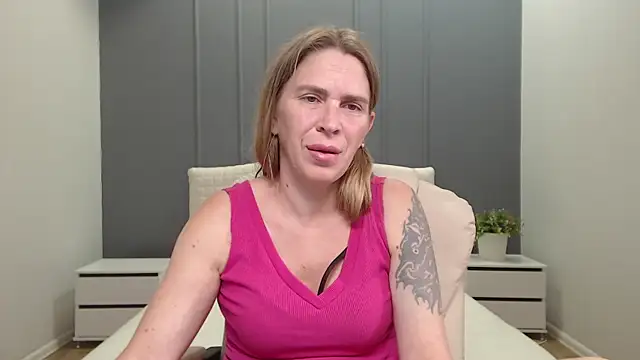 TessaDaybreak online show from July 28, 2026, 2:13 pm