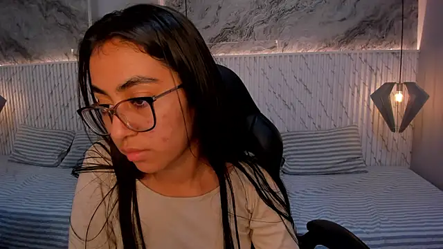 lucelly 15 online show from March 11, 2025, 2:51 pm