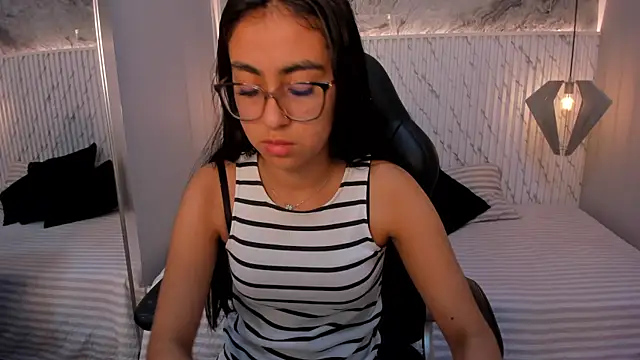 lucelly 15 online show from March 14, 2025, 11:45 am