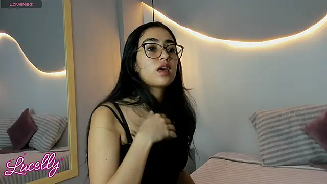 lucelly 15 online show from October 21, 2025, 11:33 am