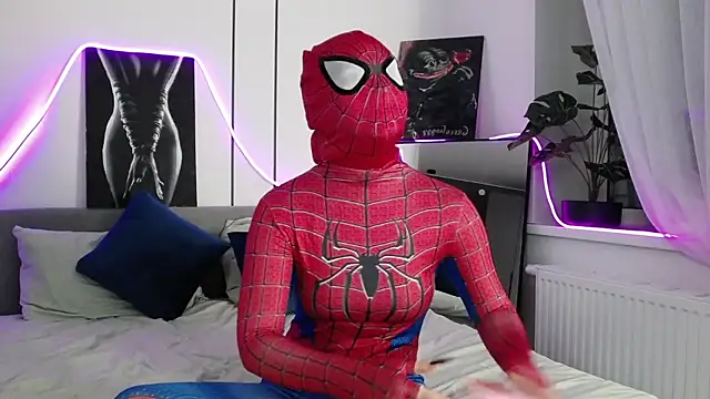 Snapshot of -Amora chatting on December 5, 2025, 12:14 pm -Amora online show from December 5, 2025, 12:14 pm