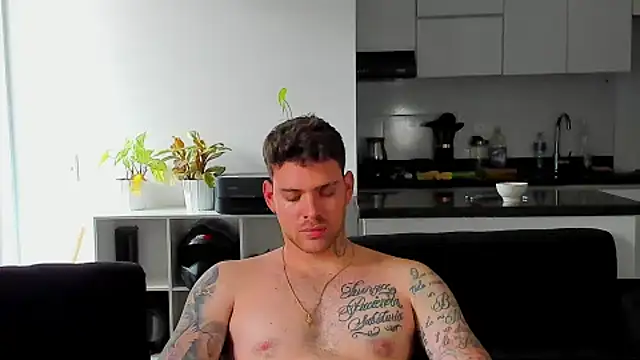 Snapshot of arnold_bekam chatting on September 25, 2025, 10:35 pm arnold bekam online show from September 25, 2025, 10:35 pm