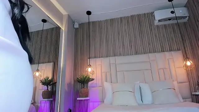 Snapshot of MelanieHillss chatting on October 4, 2025, 4:43 am MelanieHillss online show from October 4, 2025, 4:43 am