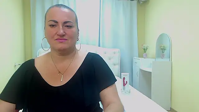 DianaMGG online show from May 28, 2026, 5:27 am