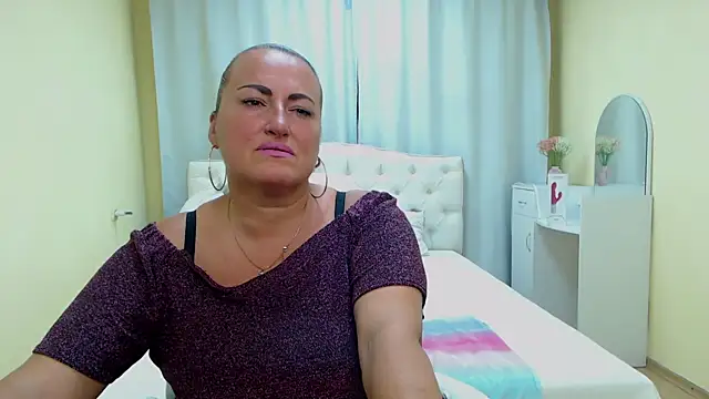 DianaMGG online show from July 27, 2026, 5:47 am