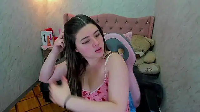 Lianngrace online show from April 14, 2026, 2:45 pm