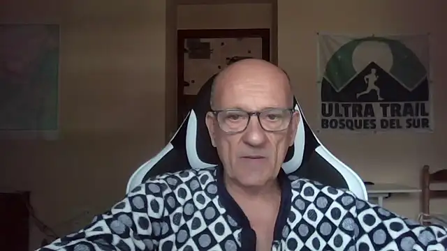 Snapshot of llopaco chatting on March 6, 2026, 10:56 am llopaco online show from March 6, 2026, 10:56 am