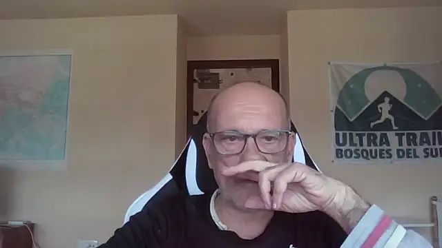 Snapshot of llopaco chatting on March 18, 2026, 10:29 am llopaco online show from March 18, 2026, 10:29 am