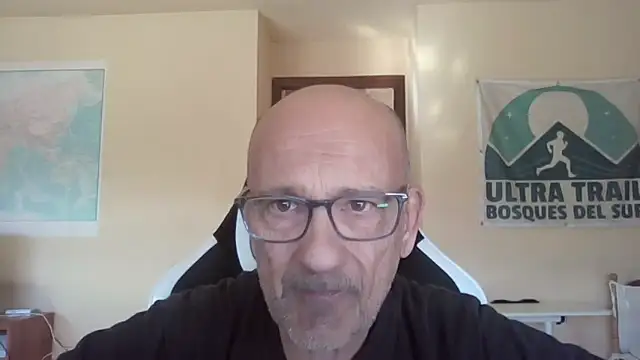 Snapshot of llopaco chatting on April 2, 2026, 9:29 am llopaco online show from April 2, 2026, 9:29 am