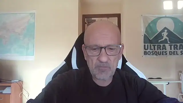 Snapshot of llopaco chatting on April 3, 2026, 8:12 am llopaco online show from April 3, 2026, 8:12 am