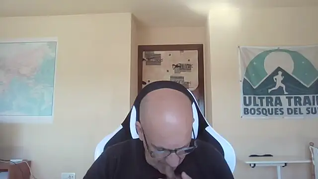 Snapshot of llopaco chatting on April 4, 2026, 9:51 am llopaco online show from April 4, 2026, 9:51 am