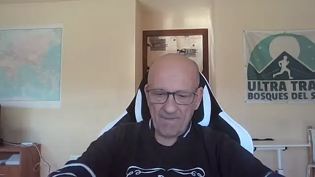 Snapshot of llopaco chatting on April 5, 2026, 9:17 am llopaco online show from April 5, 2026, 9:17 am