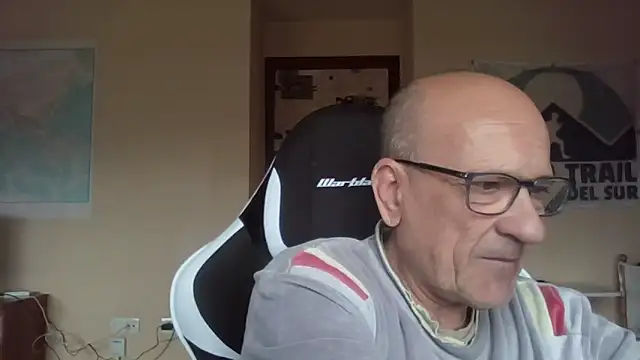 Snapshot of llopaco chatting on April 12, 2026, 9:03 am llopaco online show from April 12, 2026, 9:03 am