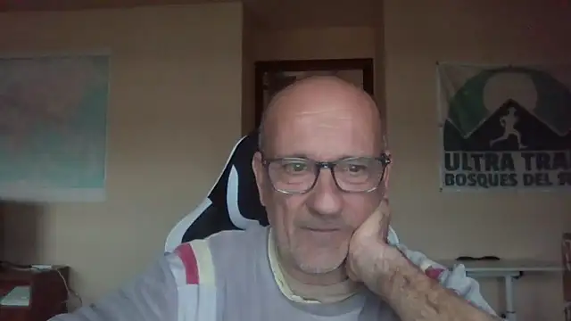 Snapshot of llopaco chatting on April 13, 2026, 6:35 pm llopaco online show from April 13, 2026, 6:35 pm