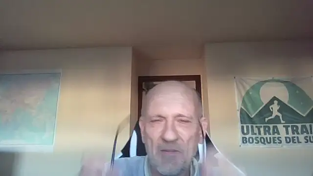 Snapshot of llopaco chatting on April 15, 2026, 6:04 pm llopaco online show from April 15, 2026, 6:04 pm