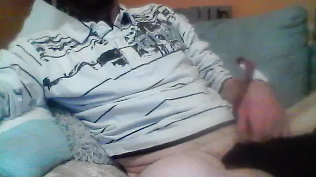 Snapshot of Andre35w chatting on December 15, 2025, 5:39 pm Andre35w online show from December 15, 2025, 5:39 pm