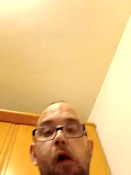 Snapshot of Andre35w chatting on May 26, 2026, 3:19 pm Andre35w online show from May 26, 2026, 3:19 pm