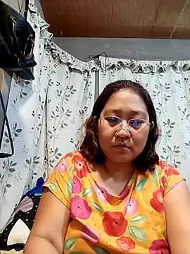 hotchubby88 online show from October 4, 2025, 4:10 am