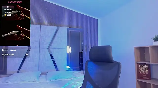 JacobRoberts1 online show from October 7, 2025, 8:17 pm