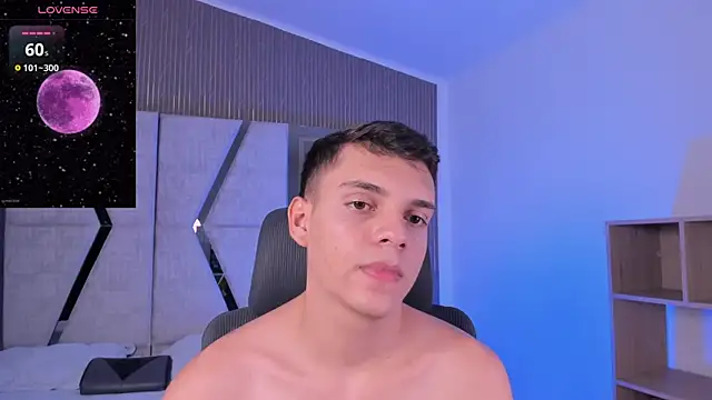 JacobRoberts1 online show from November 5, 2025, 9:48 pm