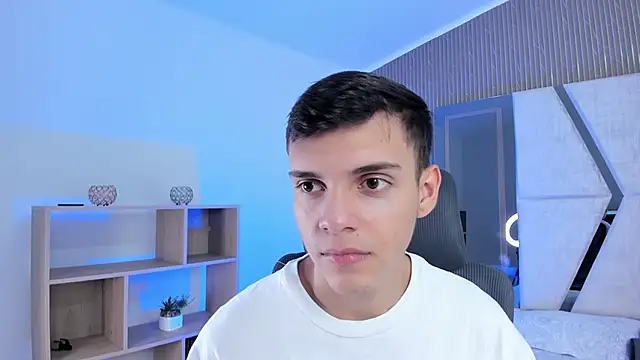 JacobRoberts1 online show from November 17, 2025, 8:25 pm