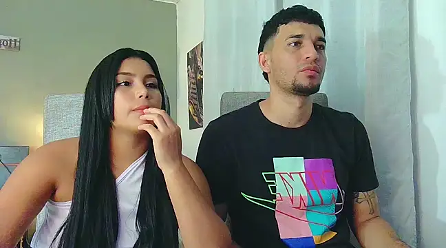 Snapshot of Reina_paola chatting on February 16, 2025, 3:37 am Reina paola online show from February 16, 2025, 3:37 am