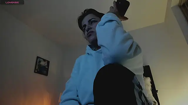 Skay Hot online show from March 5, 2026, 2:07 am