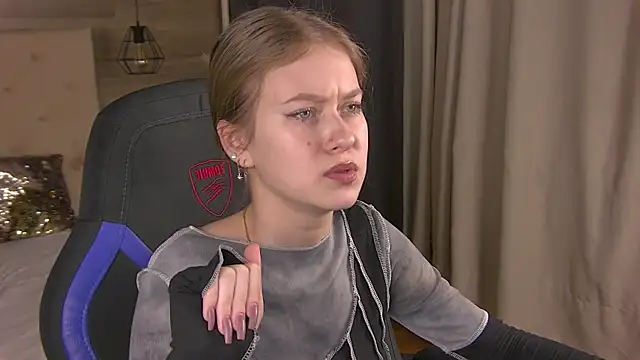 Snapshot of EveMundie chatting on February 15, 2025, 1:49 pm EveMundie online show from February 15, 2025, 1:49 pm