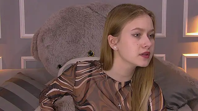 Snapshot of EveMundie chatting on February 27, 2025, 12:23 pm EveMundie online show from February 27, 2025, 12:23 pm