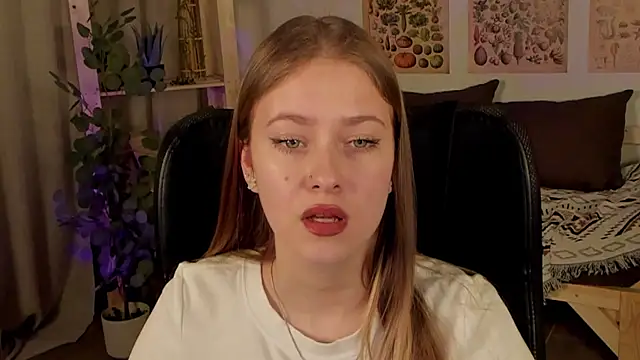 Snapshot of EveMundie chatting on March 19, 2025, 3:40 pm EveMundie online show from March 19, 2025, 3:40 pm