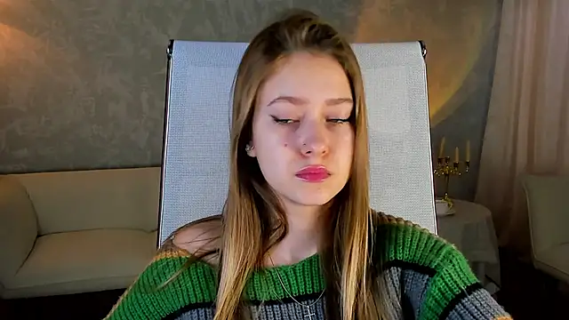 Snapshot of EveMundie chatting on March 21, 2025, 10:06 am EveMundie online show from March 21, 2025, 10:06 am