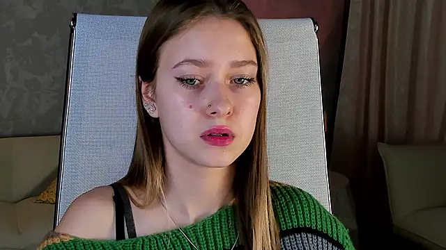 Snapshot of EveMundie chatting on March 21, 2025, 4:40 pm EveMundie online show from March 21, 2025, 4:40 pm