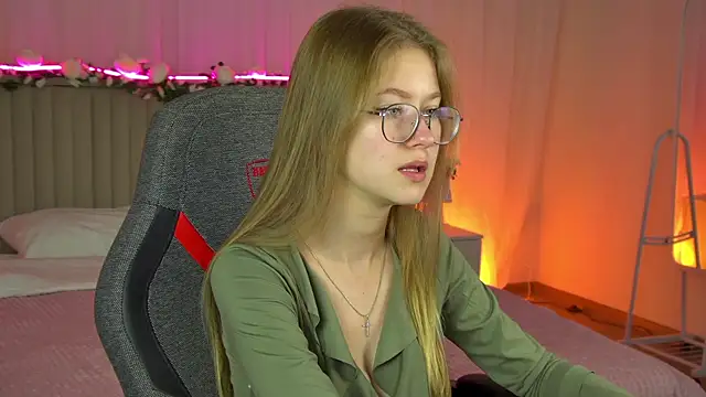 Snapshot of EveMundie chatting on September 26, 2025, 6:39 am EveMundie online show from September 26, 2025, 6:39 am