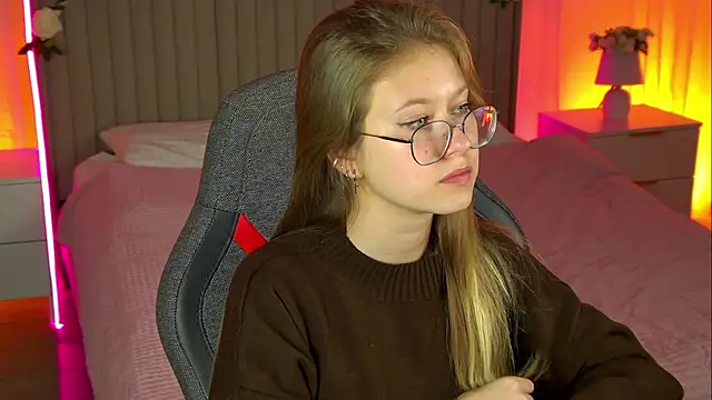 Snapshot of EveMundie chatting on October 30, 2025, 1:23 pm EveMundie online show from October 30, 2025, 1:23 pm