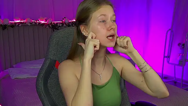 Snapshot of EveMundie chatting on November 27, 2025, 12:51 pm EveMundie online show from November 27, 2025, 12:51 pm