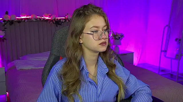 Snapshot of EveMundie chatting on November 28, 2025, 10:29 am EveMundie online show from November 28, 2025, 10:29 am