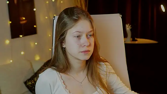 Snapshot of EveMundie chatting on February 3, 2026, 11:37 am EveMundie online show from February 3, 2026, 11:37 am